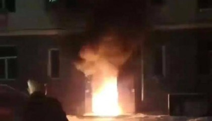 母女因单元楼起火死亡,幸存家属:烟太呛难以逃生