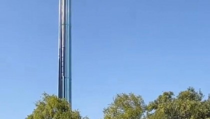 郑州方特跳楼机载客高空悬停七八分钟,工作人员:经查设备未发生故障