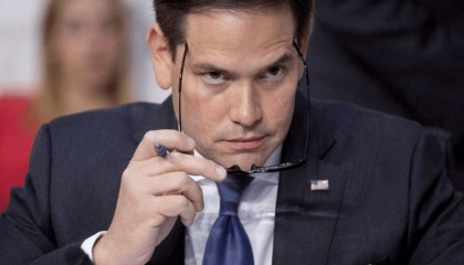 事情越闹越大,会晤中美外长后,拉夫罗夫专机直飞朝鲜,美核潜艇突抵冰岛