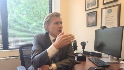 美新副防长提“炸毁台积电”,民进党装聋作哑,台名嘴把话挑明