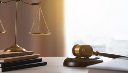 养20年儿子非亲生,生父竟是妻子表姐夫!男子砍伤对方获刑4年,刑释后被索赔12万元