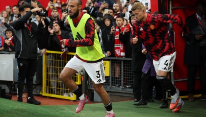 小雷:或许拉爵的言论改变了更衣室 姆伯莫+库尼亚配得上曼联球衣