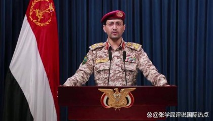 胡塞强攻8小时,大炮对准美航母,逃窜的美军,躲进了解放军编队