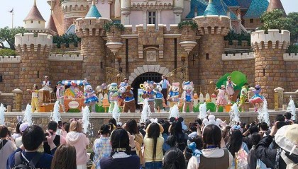 连亏九年后盈利，香港迪士尼为何人气变旺？