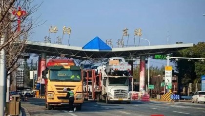 “货车集体偏航”事件中的河南泌阳：财政入不敷出 非税收入三年增长59%