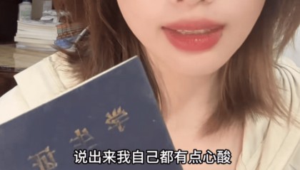 医学生毕业三年后摆摊发视频吐槽被学校打电话要求下架?校方回应:不实,支持学生创业