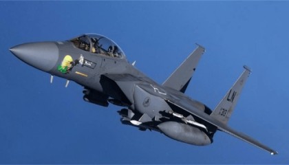 一大群无人机，铺天盖地杀向以色列，美F15慌神：导弹根本打不过来