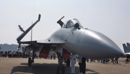 中国航展｜航母核心战力：多角度细看首次亮相的歼-15T舰载机