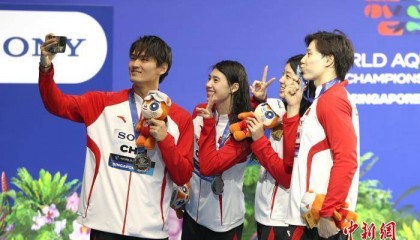 世锦赛：中国泳军再获两银一铜 潘展乐百米自由泳爆冷出局