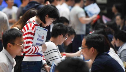 土木专业寒冬,毕业生求职实录:投千份简历仅获墓园公司面试,转行、考公屡败屡战