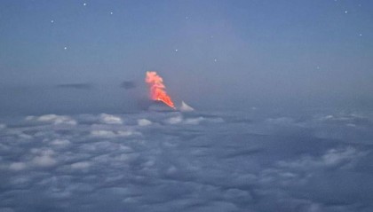 俄罗斯堪察加半岛一火山喷发