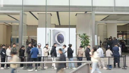 华为Mate 70今日开售，非凡大师版溢价超两千元，分析师预测销量或不及上一代