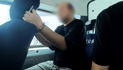 旅游回来，家里3台空调没了！成都一业主报警，拉货方称接“业主”通知拆除；“假业主”原来是同小区住户，担心被抓竟躲进别人家清水房