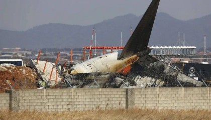 仅隔1天，济州航空又一架波音飞机发生起落架故障，与前一天重大坠机事故机型一致
