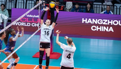 女排世俱赛-朱婷休战无碍3-0横扫 携手李盈莹提前进4强