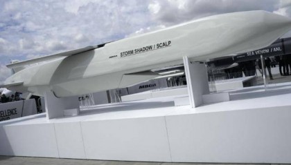 英美同时参战后,中方发文警告,乌克兰传巨响,全面战争一触即发