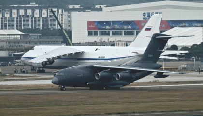 运40的样板机来了!安-124和运20同框,400吨级运输机可考虑引进