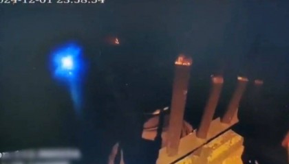 “你长这么帅还为情所困?”长沙一小伙欲跳桥,辅警用家乡话机智安慰