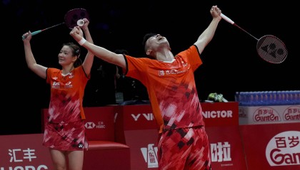 国羽三冠一亚!总决赛-雅思三连冠完美谢幕 石宇奇2-0男单第二冠