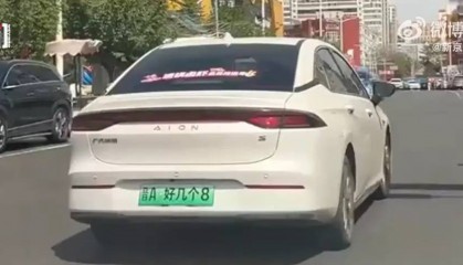 “好几个8”！太原一汽车疑悬挂自制车牌上路，交警部门介入调查