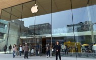 iPhone 18开售首日实探：标准版Pro没人要，Pro Max回收加价400元，黄牛称“到晚上手上囤货兴许得赔”