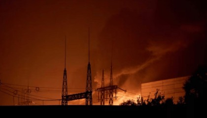 乌克兰被炸得“暗无天日”，泽连斯基骤感不妙，直指俄罗斯是故意“散播混乱的种子”