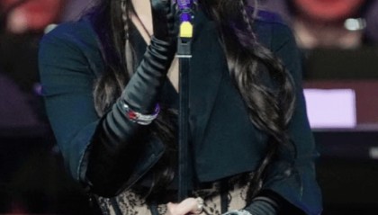 考古|46岁滨崎步凭借小蛮腰再次惊艳众人，不愧是亚洲天后依旧美得如此震撼