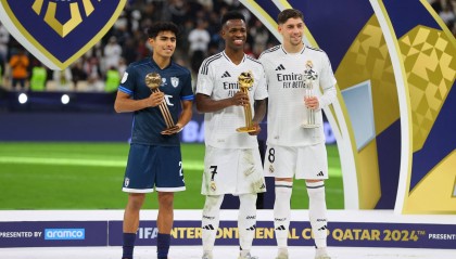 嘛时候金门第一?获世界足球先生一天后 维尼修斯喜提金球奖