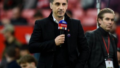 内维尔:阿莫林正走在滕哈赫老路上,目前曼联是全英格兰最差的队