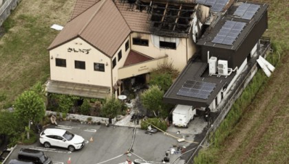 疑因同学聚会发生严重冲突，日本七旬老人持刀杀人并泼汽油纵火