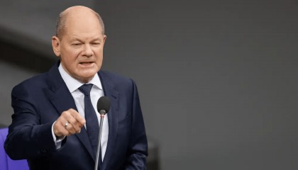 朔尔茨:在德乌克兰人应找工作 否则回国