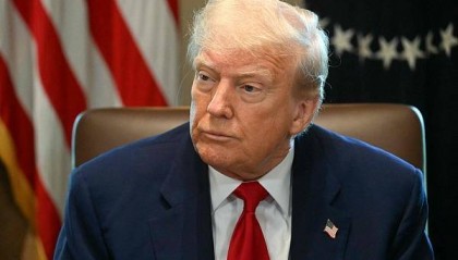 特朗普为何让步？美媒：幕僚警告他“对华关税再不降，基本盘要崩”