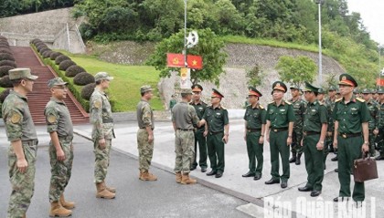 几十年来头一次，越南人民军北进中国广西，中越陆军联合集结