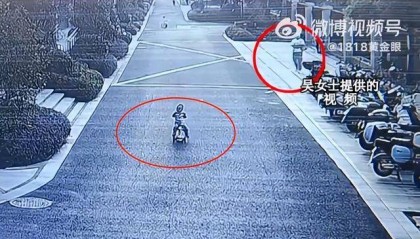 心痛!浙江2岁男孩小区玩滑板被撞身亡,家属不服责任认定