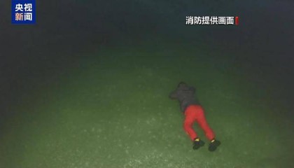 意外落入冰窟怎么办？消防员手把手教你如何自救→