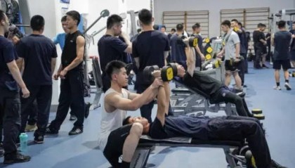 “八块腹肌和胸肌我都看习惯了”!浙江这所高校的健身房太火爆