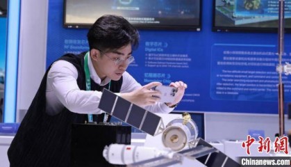 台湾青年观摩中国航展:备受震撼 成为歼−20模型拥趸