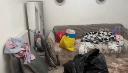 3女孩两个月将房子住“包浆”后跑路,5人花6小时才清理干净,房东:还欠700多元