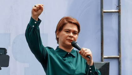 菲副总统莎拉炮轰总统：“辞职！赶紧离开那个位置！”，马科斯强装镇定回了两句话