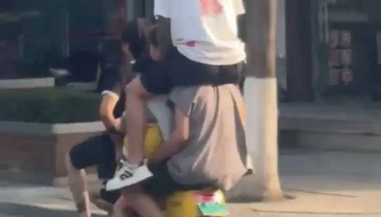 5人共骑一辆共享电单车？四川警方：已行政处罚