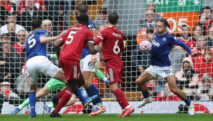 罗伊·基恩炮轰范戴克：利物浦队长该照镜子反思，卫冕冠军压力山大