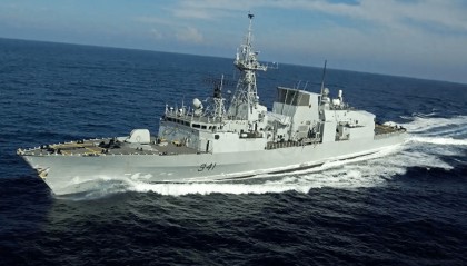 果然低估中国了？被解放军成功逼退后，加拿大舰长突遭当头一棒