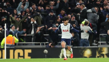 联赛杯-孙兴慜角球破门福斯特2送礼 热刺4-3曼联进四强