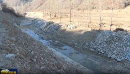 调研途中,吉林省委书记多次随机停车察看水毁工程施工情况