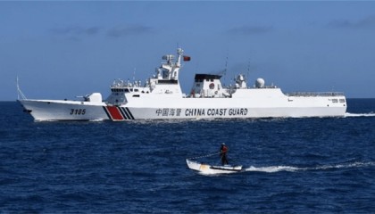 中国突然松口?菲律宾船光明正大,向仁爱礁破船运补了