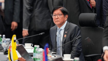 美航母进入南海后，马科斯发表全国讲话，菲律宾人“绝不屈服”