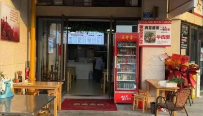 女生曝打暑假工被餐馆老板强行按摩碰到隐私部位猥亵,因无监控证据求助!重庆警方介入