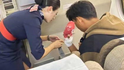 云南保山到昆明航班提前31分钟落地 断指男孩顺利就医