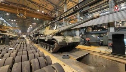 最后一层“窗户纸”,也捅破了!北约在俄家门口,筑起军工厂