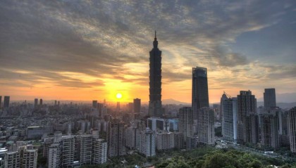 看谁还敢救“台独”！国防部下通牒，统一时间到了？岛内风向大变